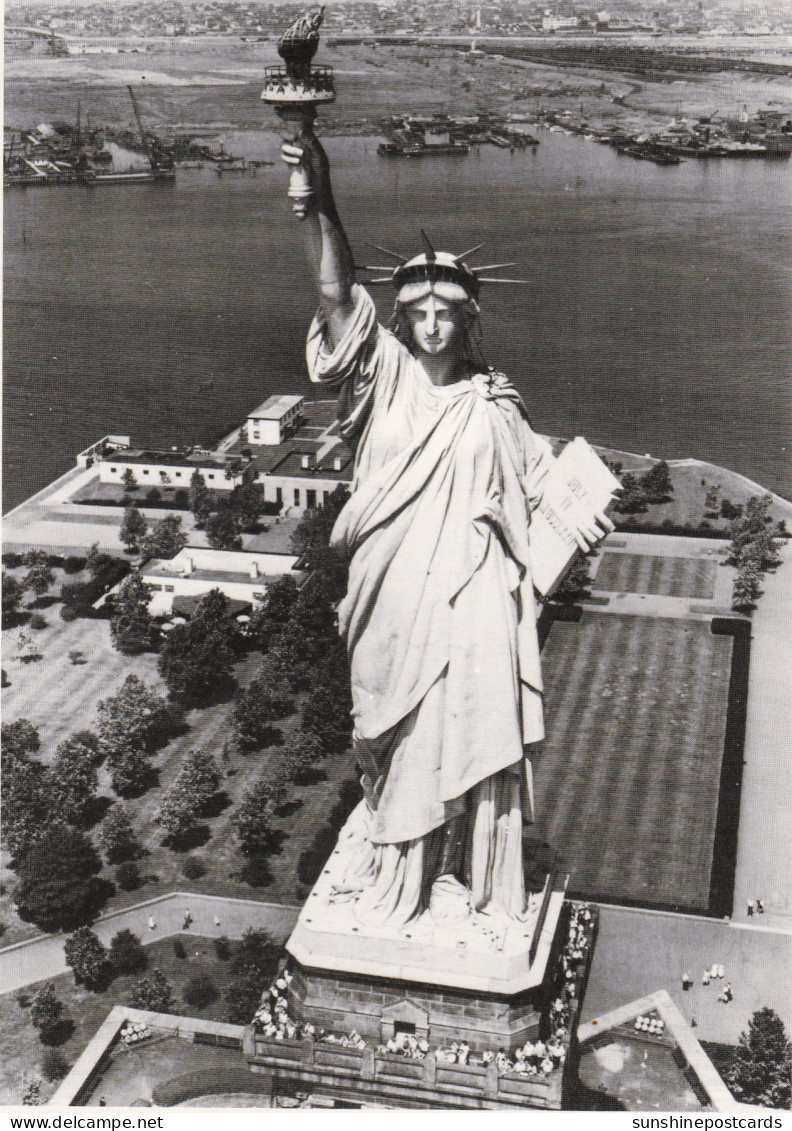 New York City Statue Of Liberty  - Estatua De La Libertad