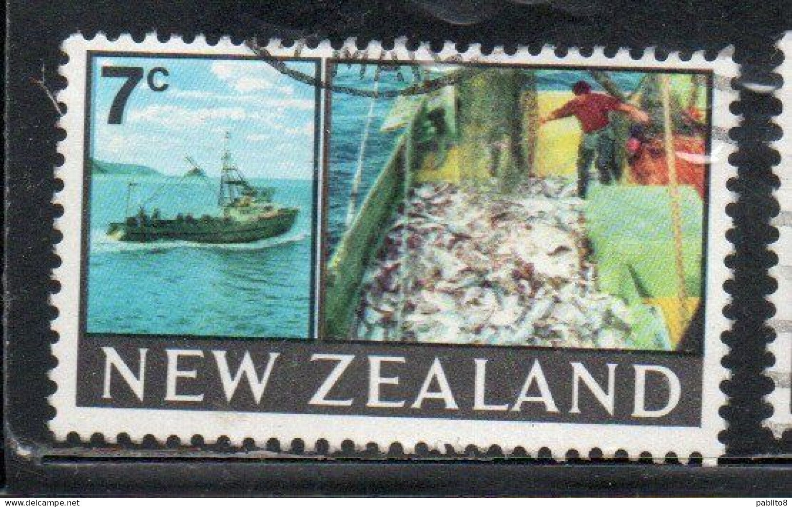 NEW ZEALAND NUOVA ZELANDA 1968 1969 TRAWLER AND CATCH 7c USED USATO OBLITERE' - Usati