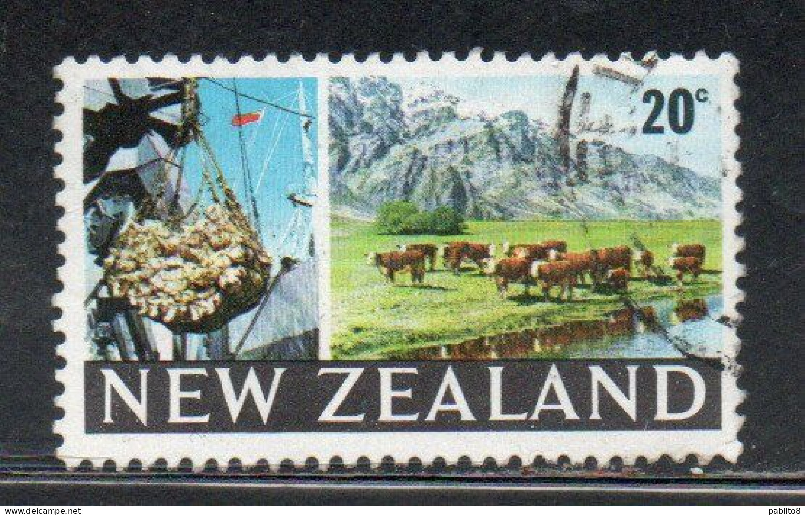 NEW ZEALAND NUOVA ZELANDA 1968 1969 CARGO HOIST AND GRAZING CATTLE 10c USED USATO OBLITERE' - Used Stamps