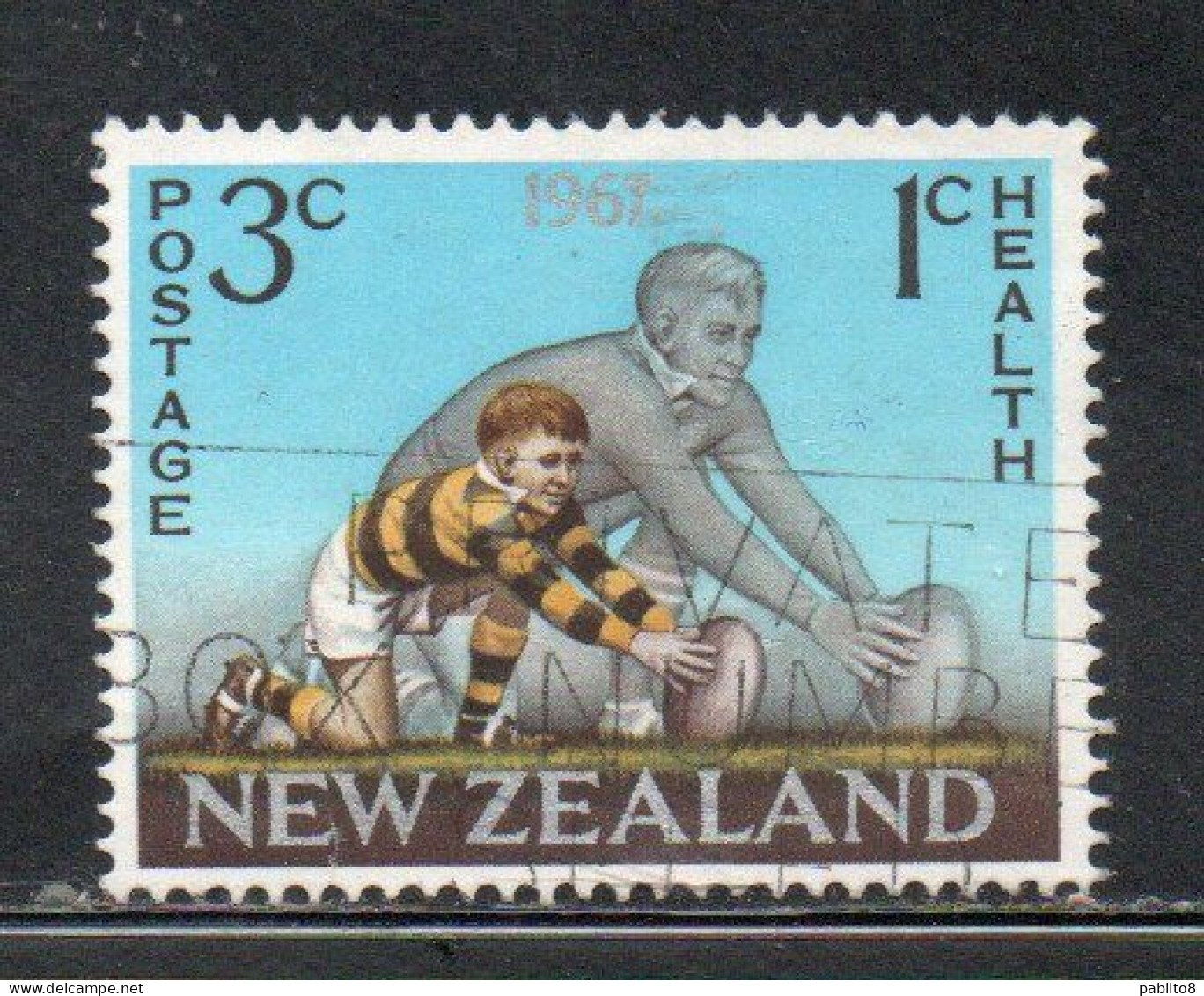 NEW ZEALAND NUOVA ZELANDA 1967 HEALTH MAN AND BOY PLACING BALL FOR PLACE KICK 3c + 1c USED USATO OBLITERE' - Gebraucht