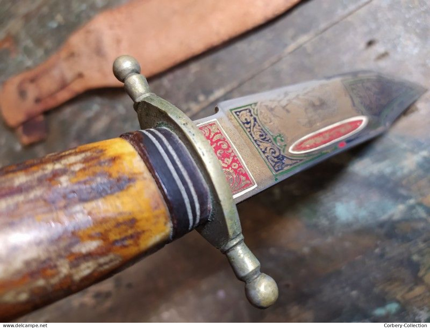 Ancien Couteau Tolède Espagne Lame Émaillée Décor de Fauve et Cervidés