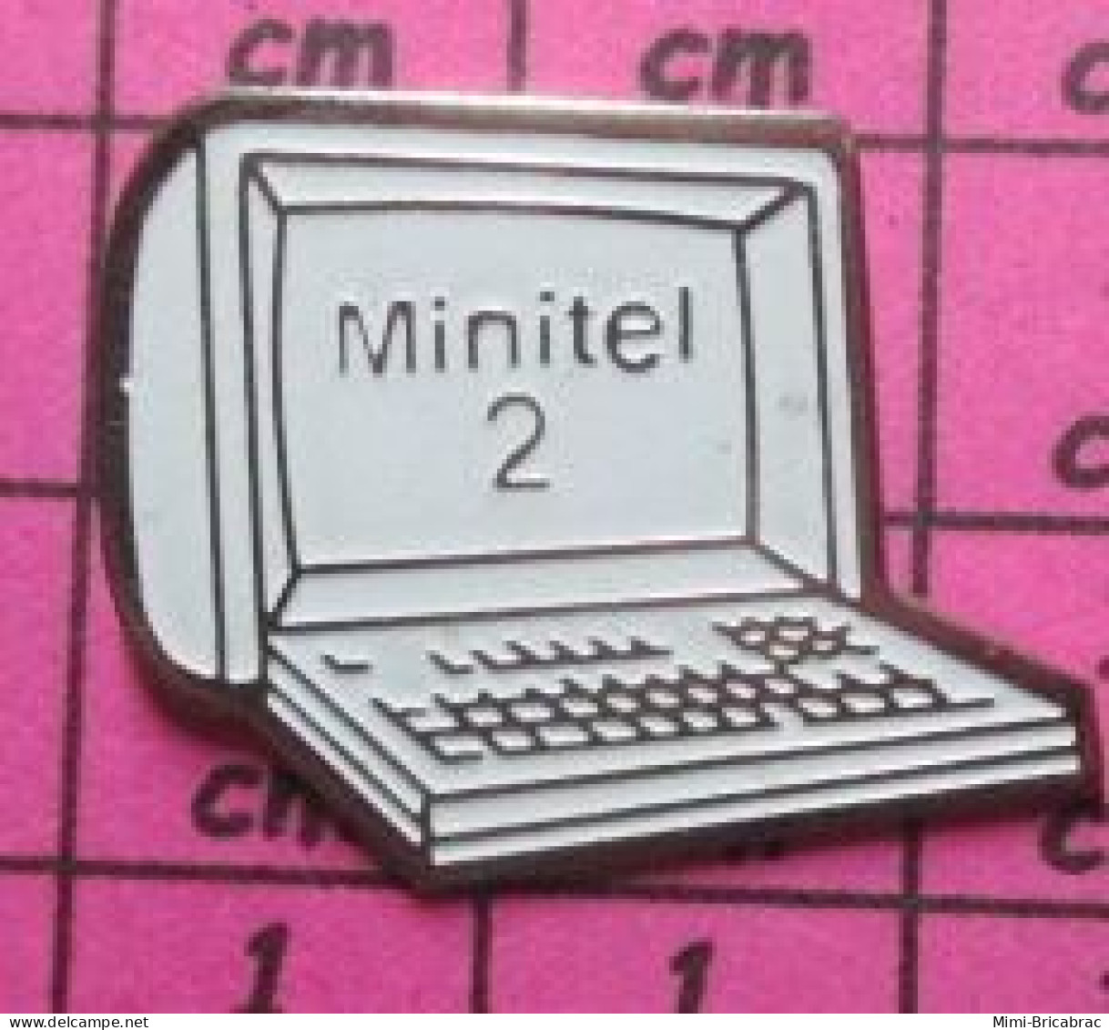 211c Pin's Pins / Beau Et Rare / INFORMATIQUE / MINITEL 2 Le Retour ! FRANCE TELECOM - Computers