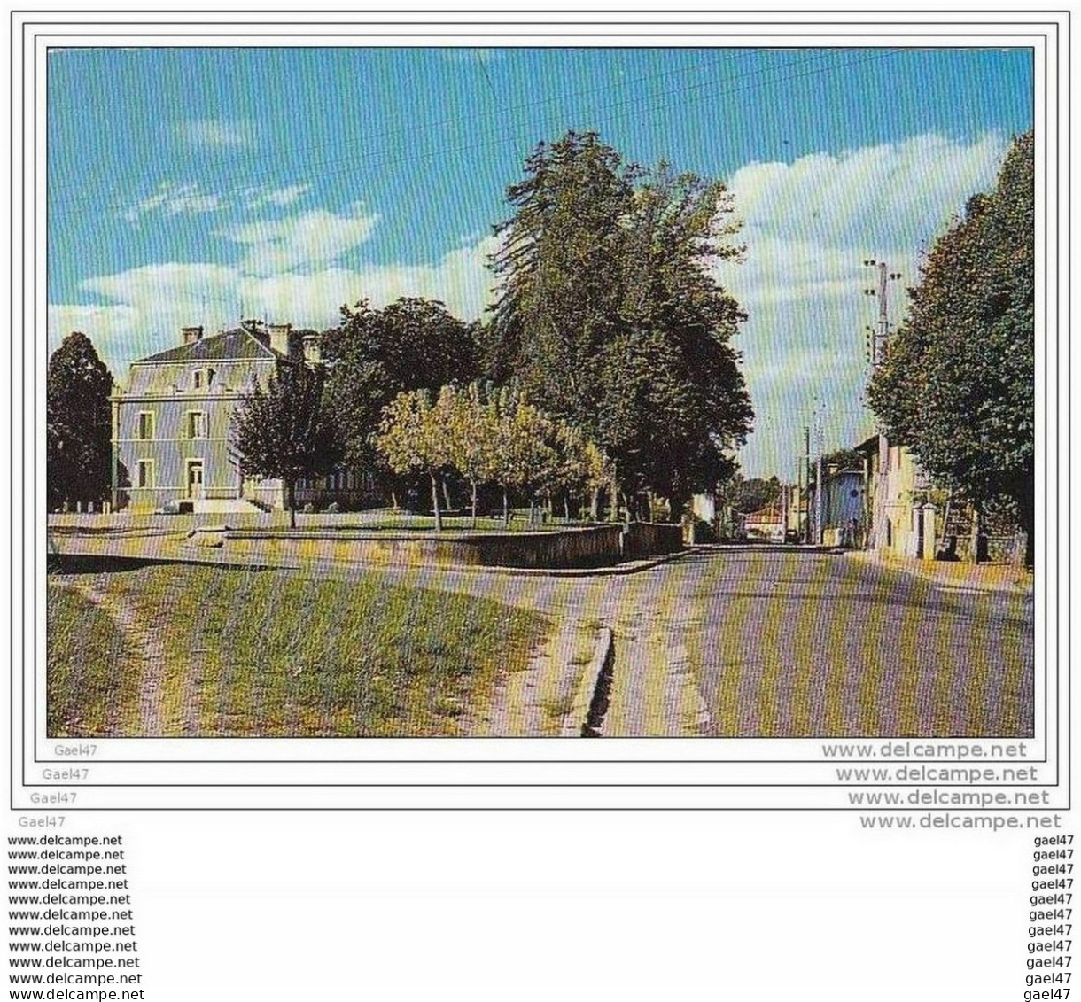 Cpsm De 1967 Réf-J.P-102  (  Dép 40 )      Visage Des Landes  à  CASTETS  """"  Place De L' Hôtel De Ville  """ - Castets