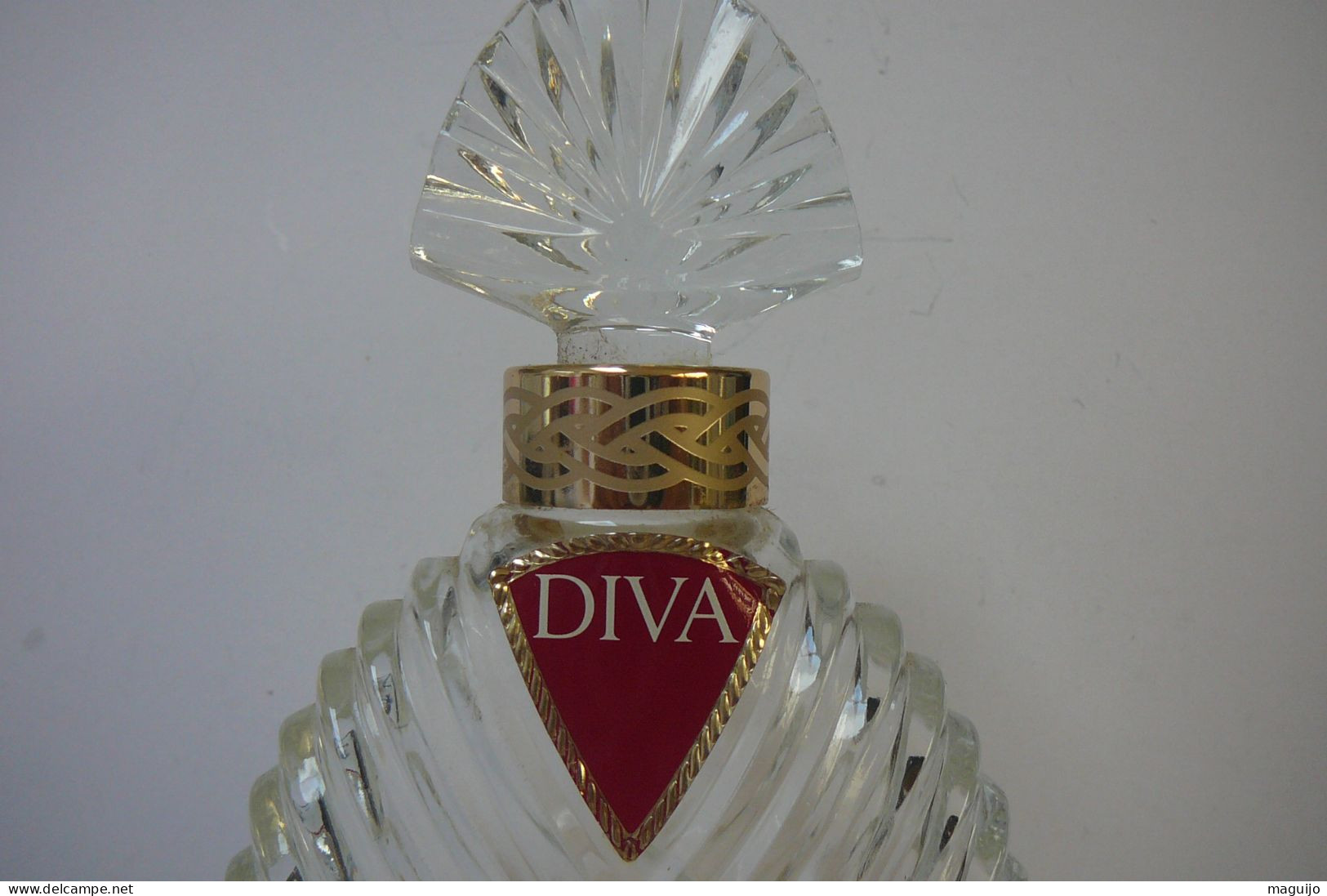 UNGARO " DIVA" VIDE MAIS IMPECCABLE ;TOUT EN VERRE BOUCHON INCLUS  CONTENAIT 200 ML LIRE ET VOIR !! - Non Classificati