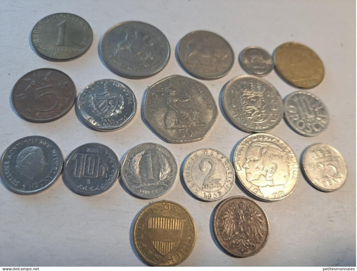 Lot De  18 Monnaies Du Monde   (520 ) - Lots & Kiloware - Coins