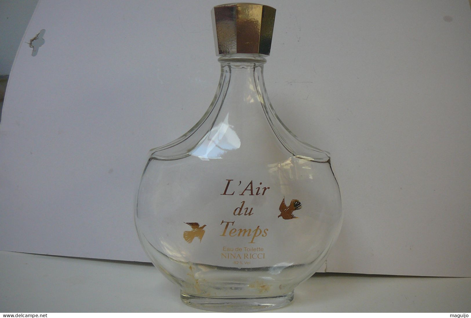 NINA RICCI" L'AIR DU TEMPS" FLACON HAUTEUR 19 CM  BOUCHON INCLUS  CONTENAIT425  ML EXCELLENT ETAT LIRE ET VOIR !! - Non Classés