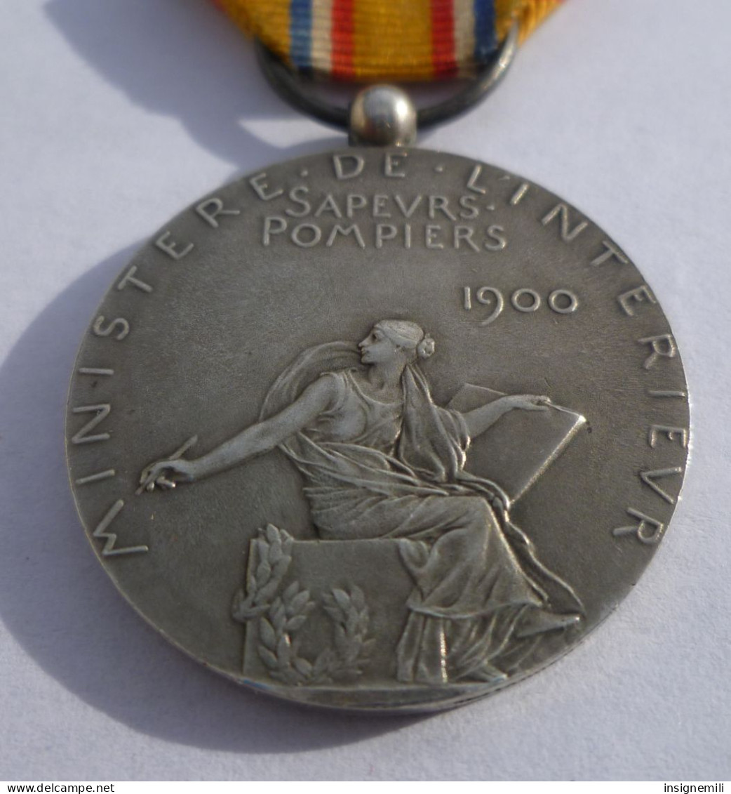 MEDAILLE SAPEURS POMPIERS 1900 EN ARGENT  - Poinçon Sur L' Arête - Feuerwehr