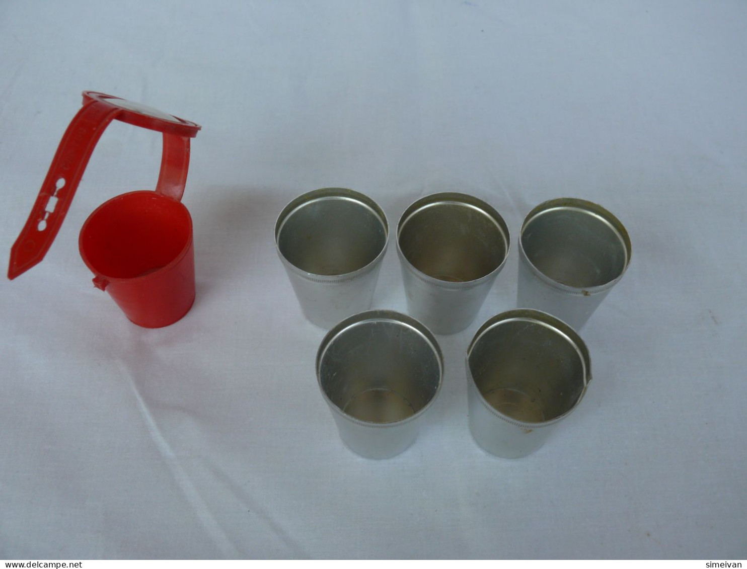 VINTAGE SOVIET USSR POCKET 5 CUP SET CAMPING ALUMINUM #1397 - Kopjes