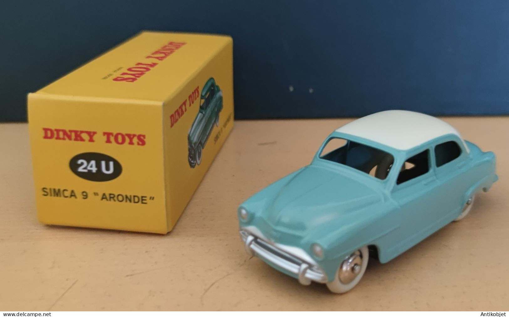 Simca 9 Aronde Bleu Blanc Dinky Toys Atlas 1:43 - Dinky