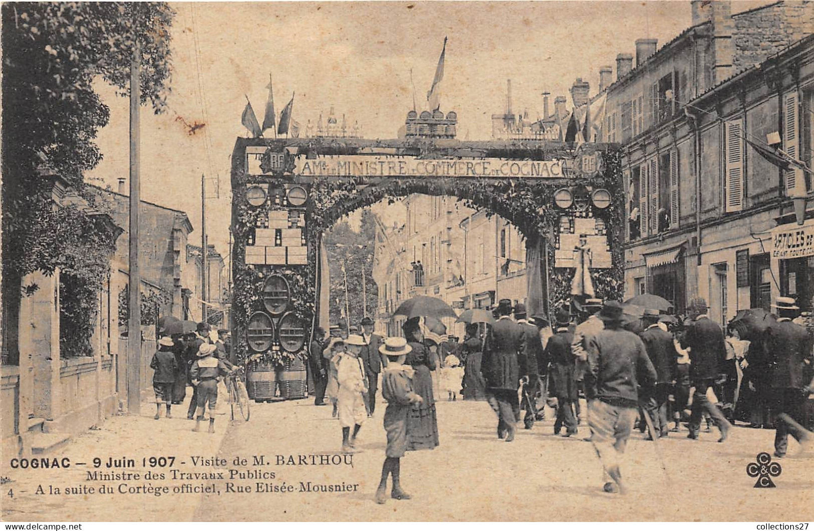 16-COGNAC- 9 JUIN 1907 - VISITE DE M. BARTHOU MINISTRE DES TRAVAUX PUBLICS A LA SUITE DU CORTEGE OFFICIEL RUE ELISEE MOU - Cognac