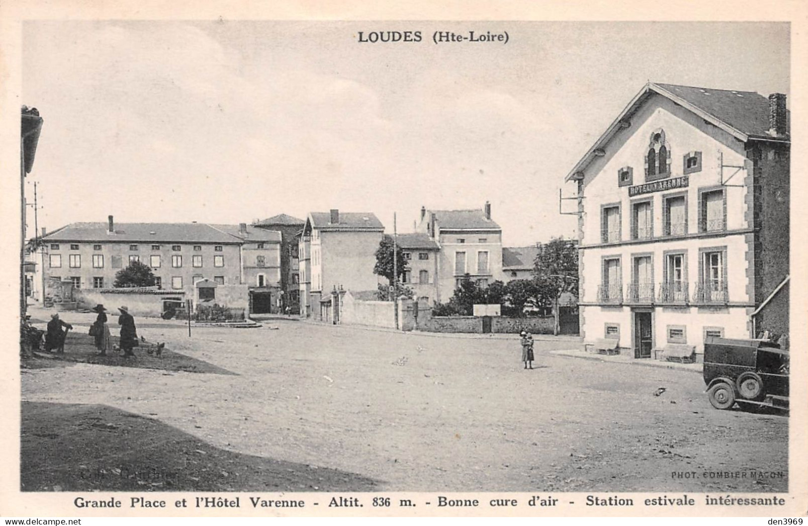 LOUDES (Haute-Loire) - Grande Place Et L'Hôtel Varenne - Voyagé 1935 (2 Scans) Suzanne Salvert, Bedin St-Just-d'Avray 69 - Loudes