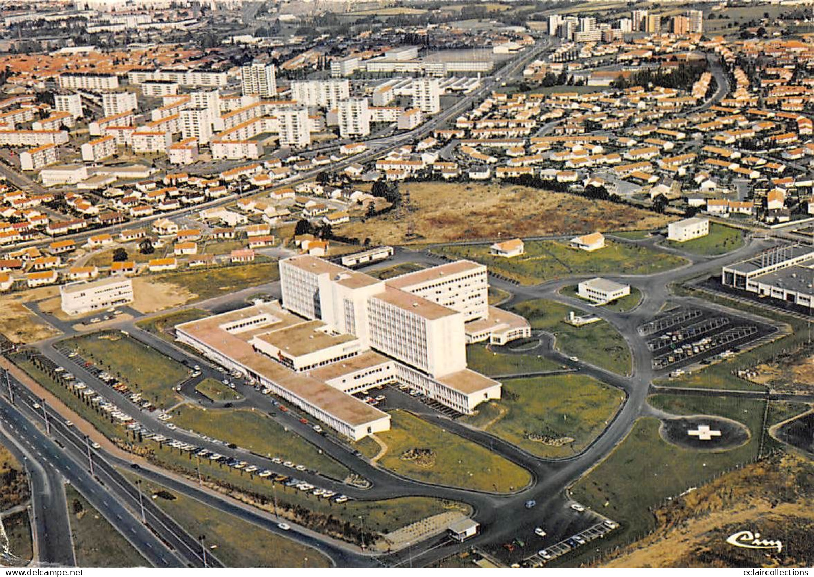 Cholet         49        Vue Aérienne Du Nouvel Hôpital  10x15    (Voir Scan) - Cholet