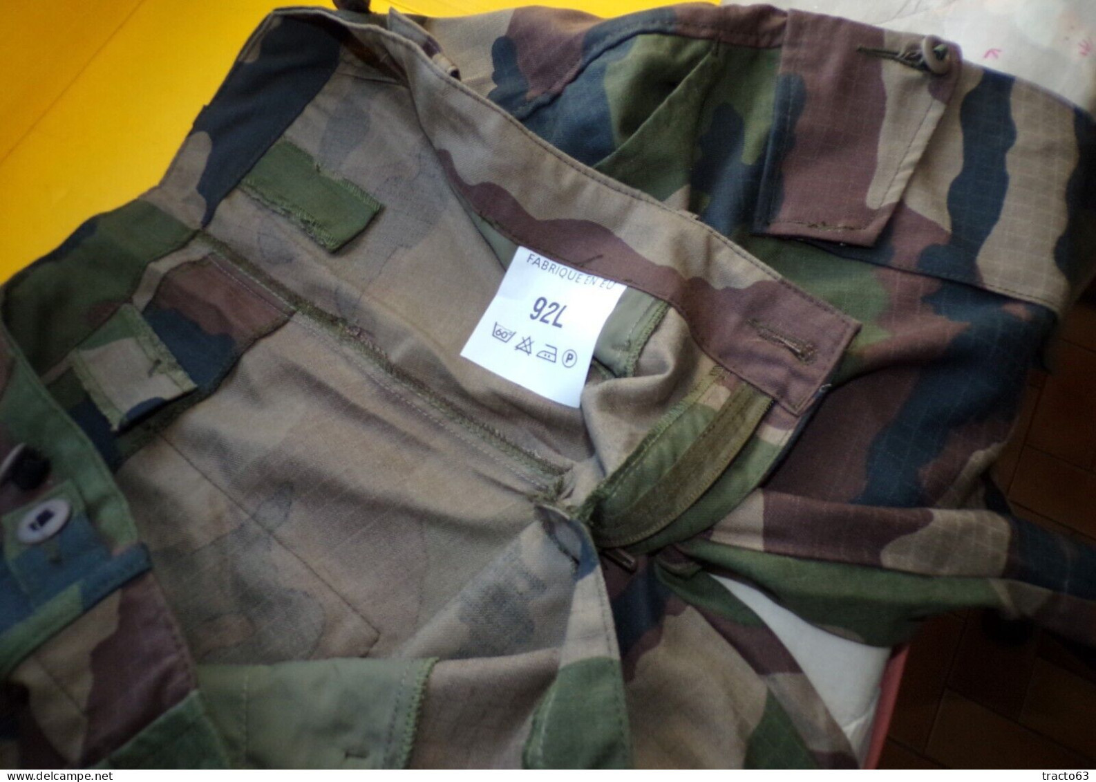 SHORT CAMOUFLE DE TYPE COMBAT DE L'ARMEE FRANCAISE , 2 POCHES SUR LES CUISSES ET 1 POCHE A RRIERE , POSSIBILITE DE REDUI - Equipement