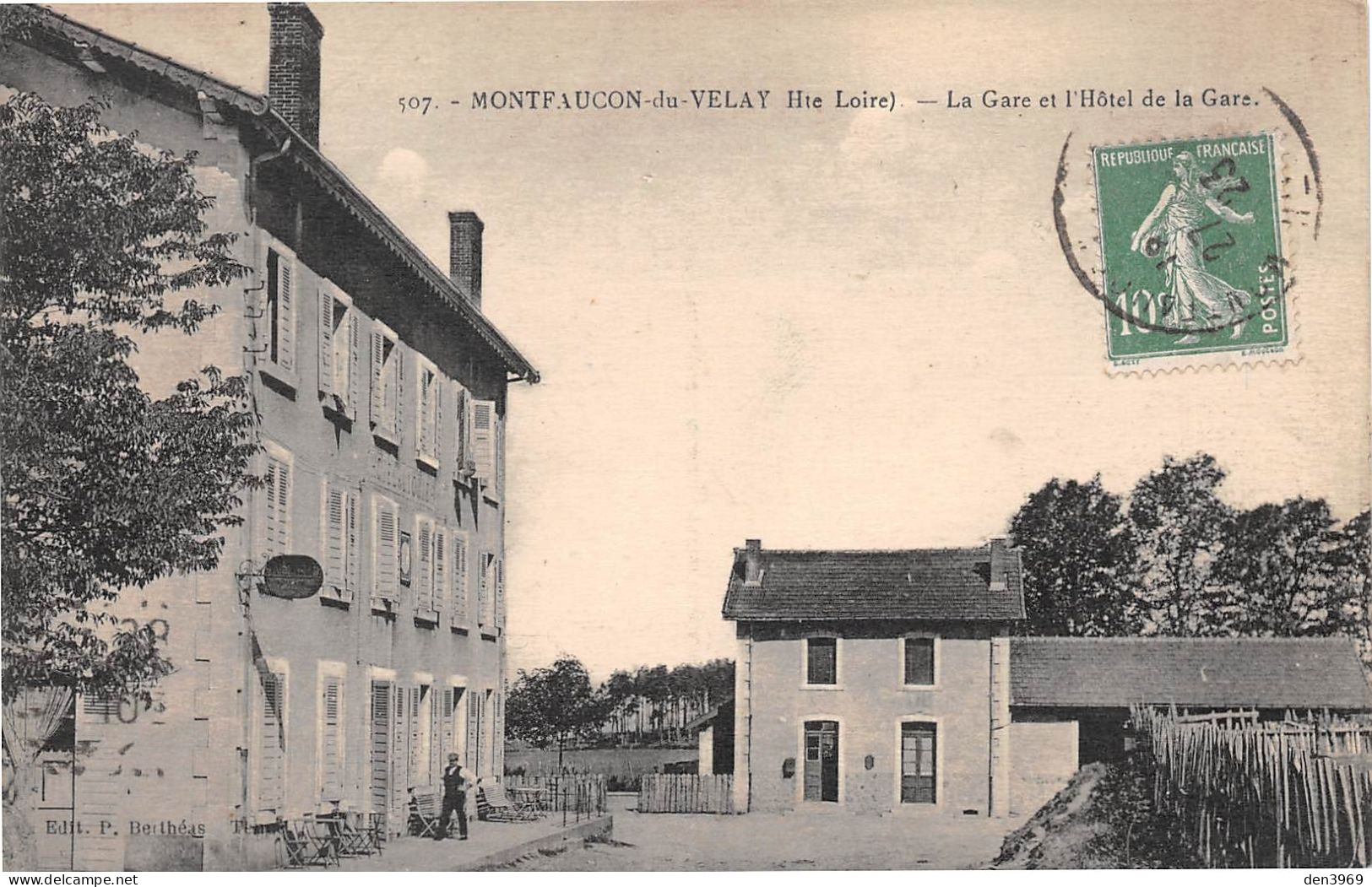 MONTFAUCON-en-VELAY (Haute-Loire) - La Gare Et L'Hôtel De La Gare - Voyagé 1923 (2 Scans) 42 Saint-Chamond, Rue Pasteur - Montfaucon En Velay