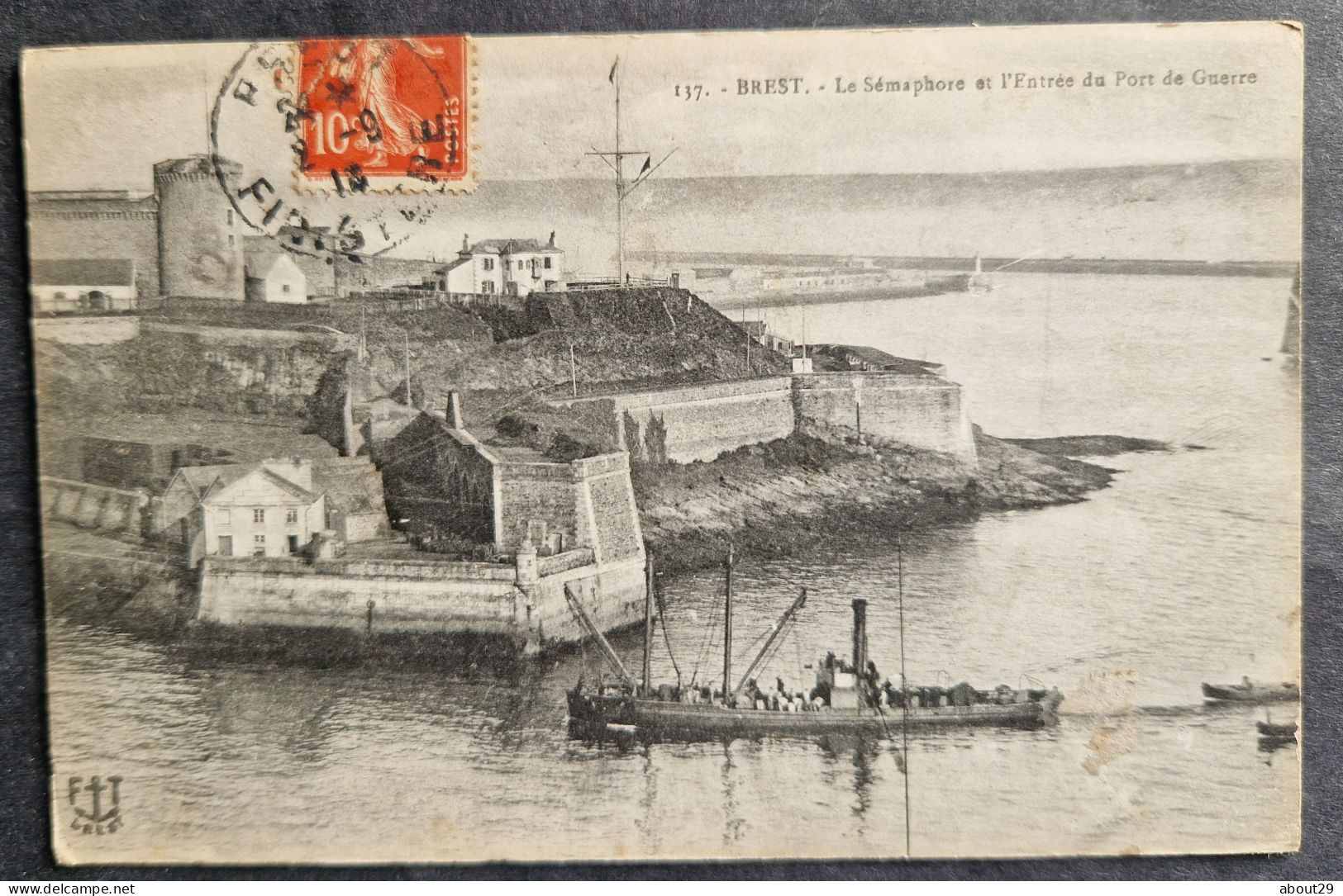 CPA 29 BREST - Le Sémaphore Et L'Entrée Du Port De Guerre - Edit. FT 137 - Réf R 264 - Brest