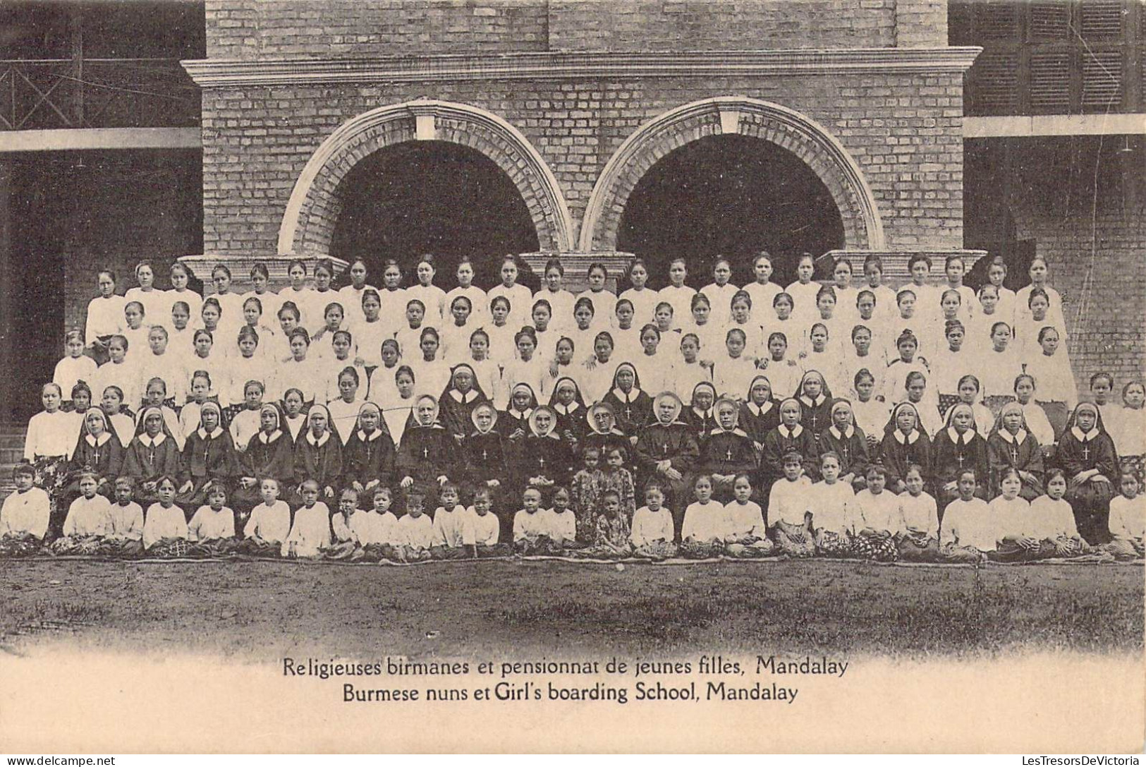 ASIE - BIRMANIE - Religieuses Birmanes Et Pensionnat De Jeunes Filles Mandalay - Carte Postale Ancienne - Myanmar (Burma)