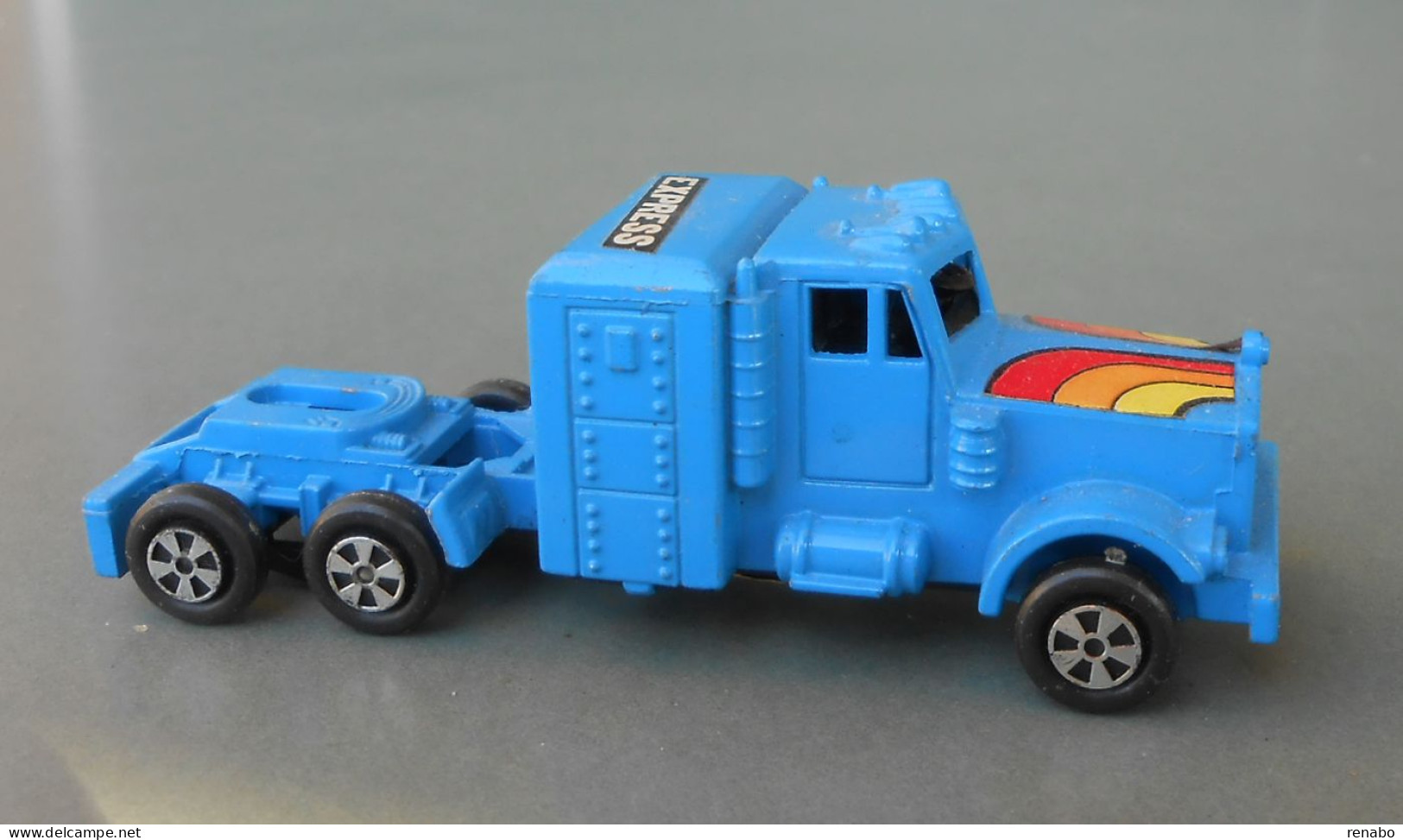 Blu Tractor Truck, Camion Blu Per Rimorchio; Hong Kong. Temperamatite, Pencil-Sharpener, Taille Crayon, Anspitzer. Never - Camion