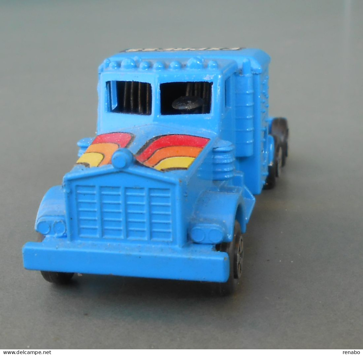 Blu Tractor Truck, Camion Blu Per Rimorchio; Hong Kong. Temperamatite, Pencil-Sharpener, Taille Crayon, Anspitzer. Never - Trucks