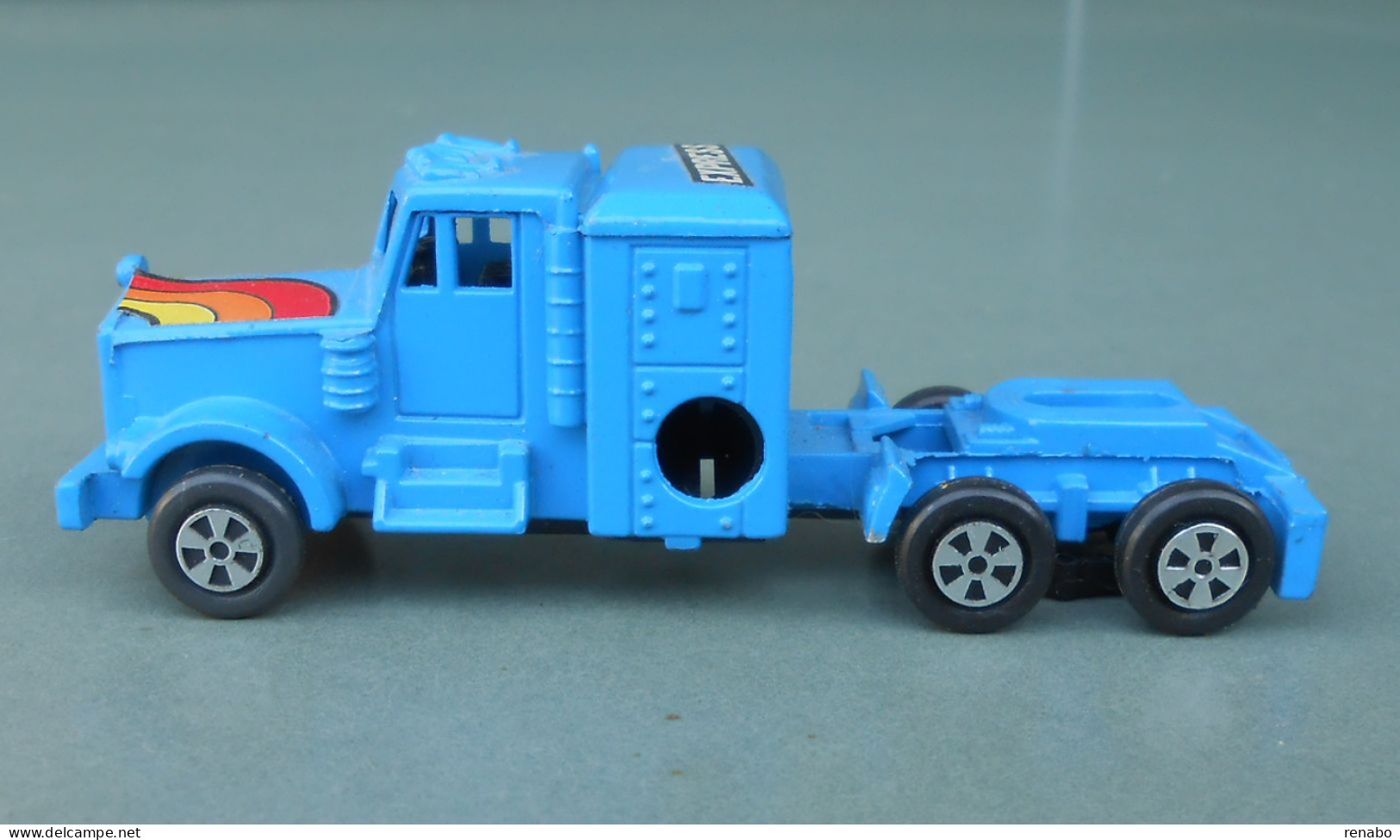 Blu Tractor Truck, Camion Blu Per Rimorchio; Hong Kong. Temperamatite, Pencil-Sharpener, Taille Crayon, Anspitzer. Never - Trucks