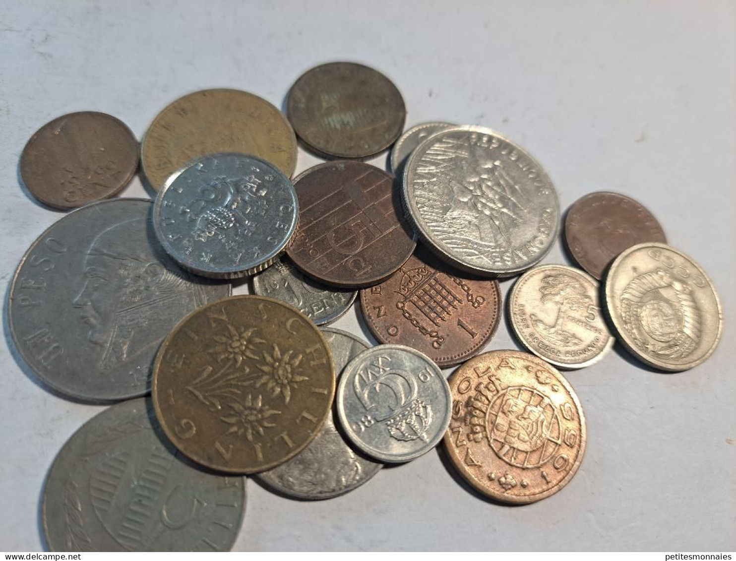 Lot De  18 Monnaies Du Monde   ( 43 ) - Kiloware - Münzen