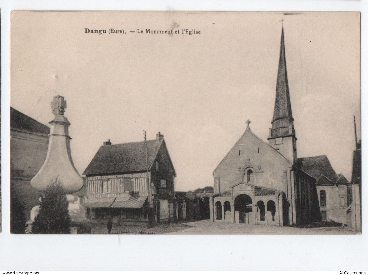 AJC - Dangu Le Monument Et L'eglise - Dangu