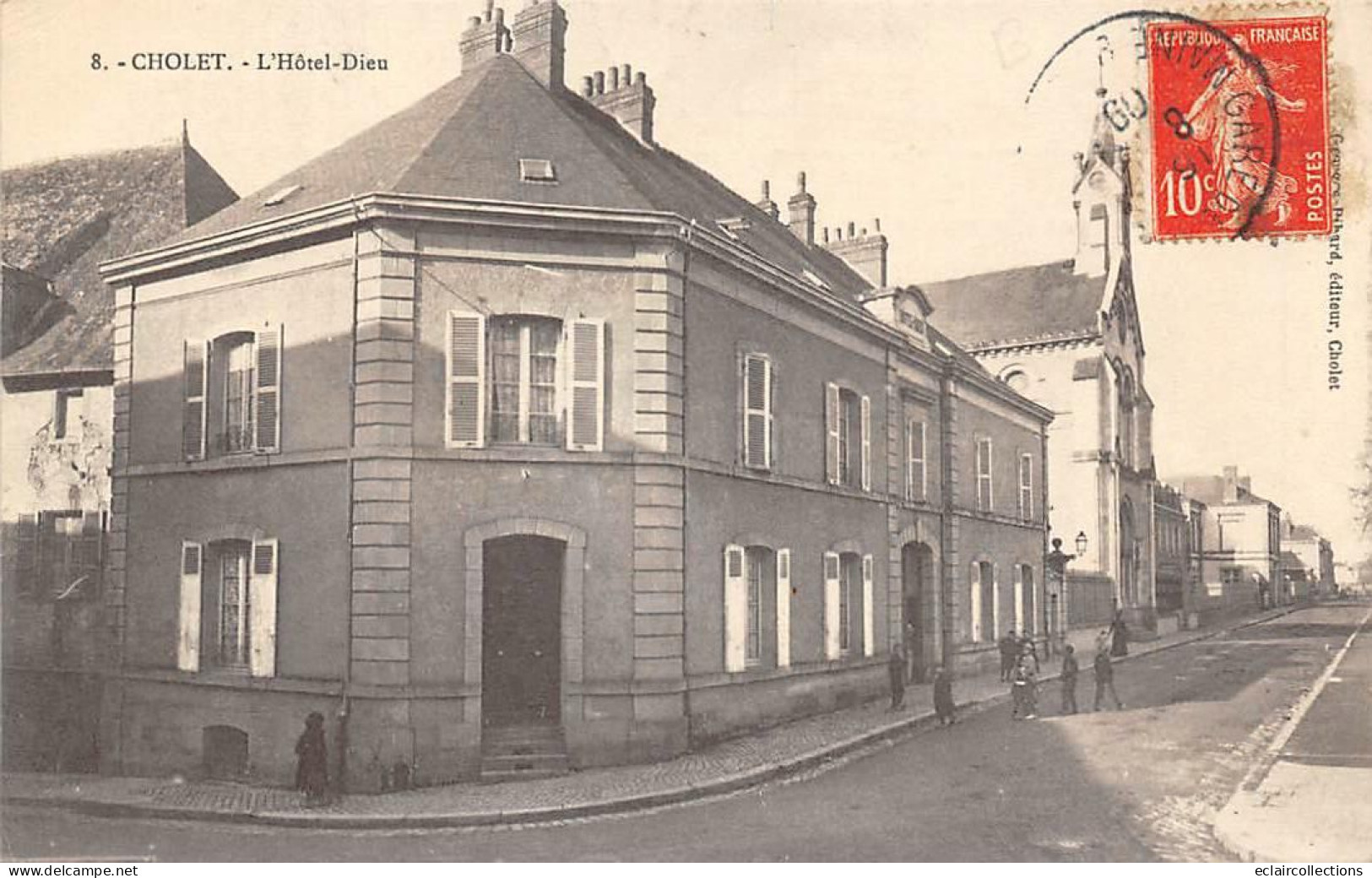 Cholet        49             L'Hôtel Dieu   N° 8      Voir Scan) - Cholet