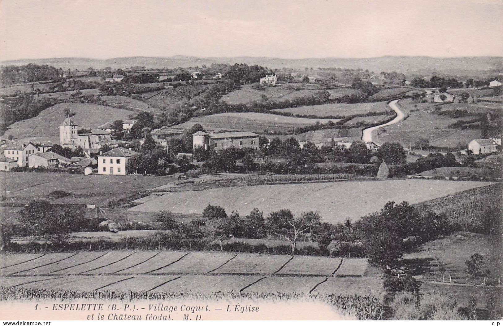 Espelette -  L'Eglise Et Son Chateau Feodal - Village Coquet  - CPA°J - Espelette