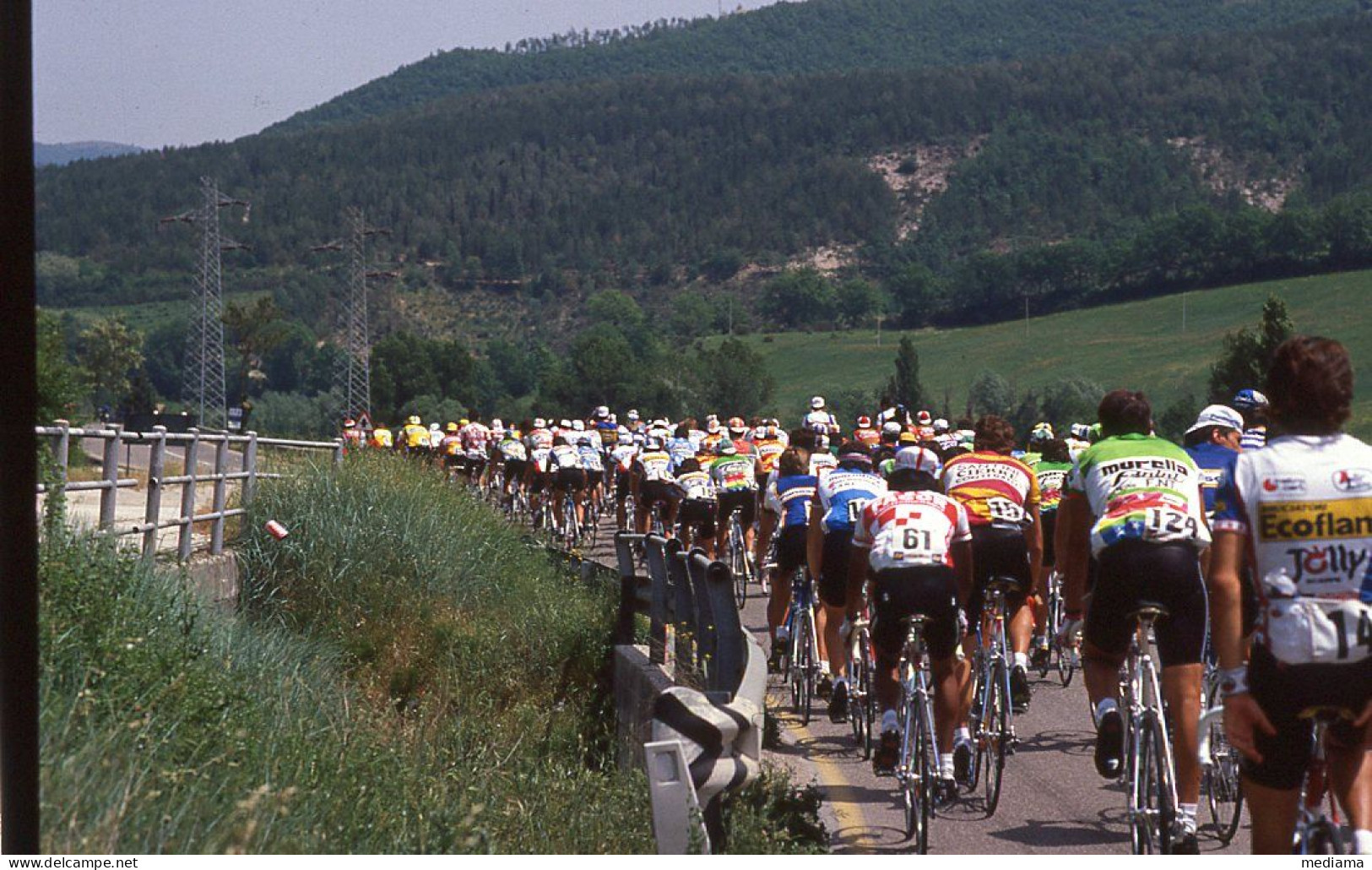 Dia445	DIAPOSITIVA  35mm CICLISTI IN GRUPPO GIRO D'ITALIA ANNI 1990 -4 - Diapositives