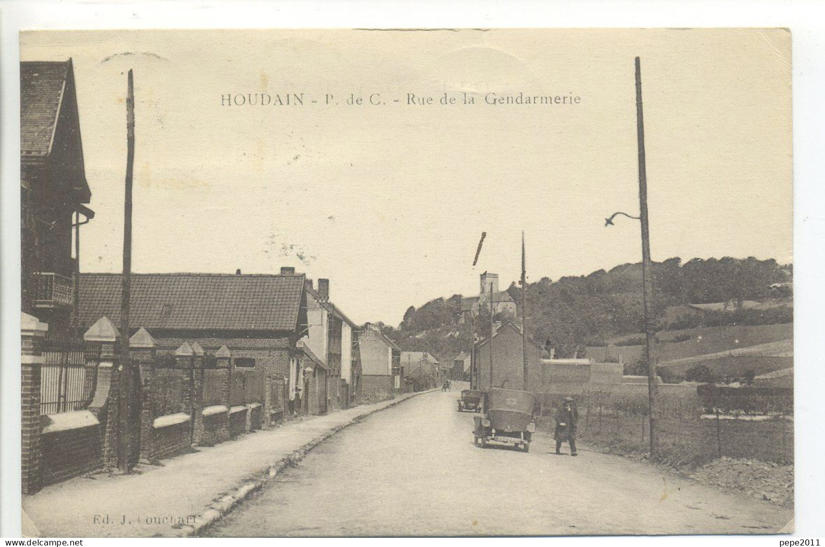 CPA 62 Pas De Calais - HOUDAIN - Rue De La Gendarmerie - Animation, Voitures Anciennes Années 1930 - Houdain