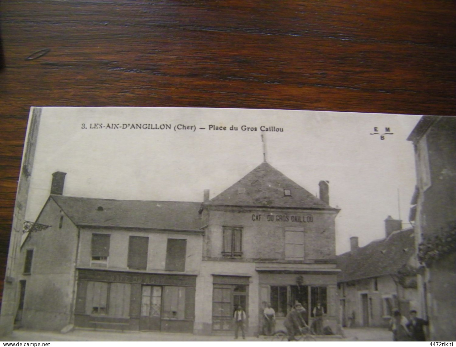 CPA - Les Aix D'Angillon (18) - Place Du Gros Caillou - Café Du Nord - Animation - 1918 - SUP (HQ 6) - Les Aix-d'Angillon