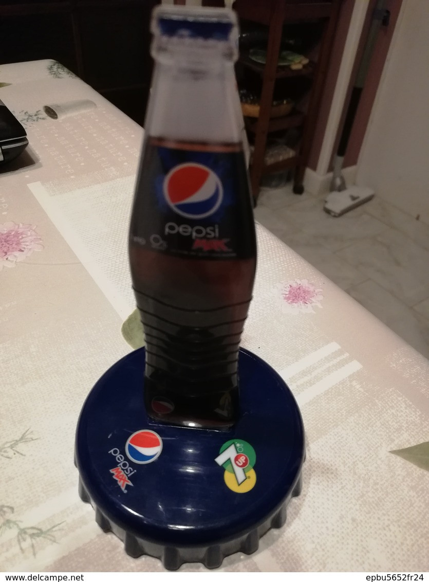 Bouteille De PEPSI Sur Un Bouchon  Hauteur Bouteille 13cm Diametre Du Bouchon 9,5 - Bottles