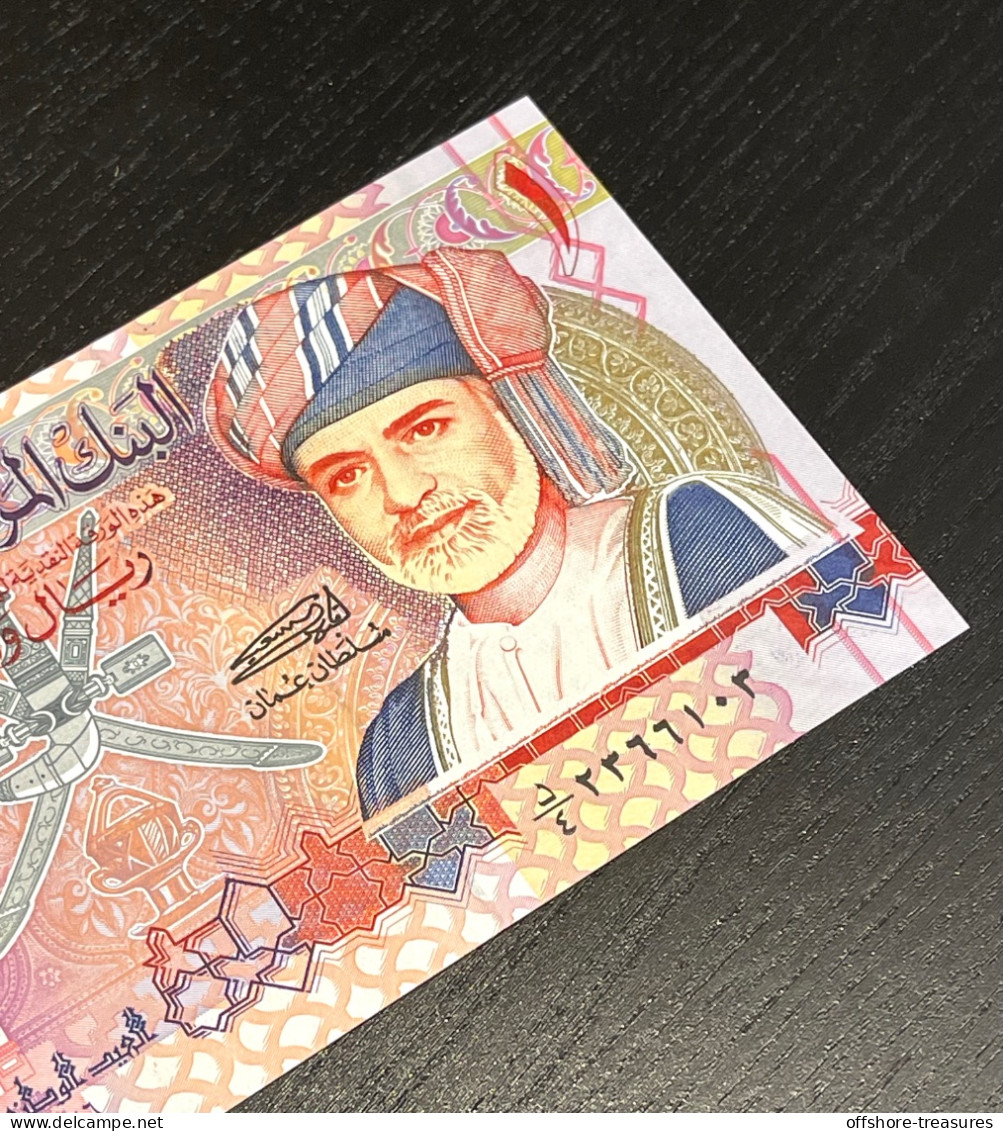 Oman Sultanate Banknote 2005 One Rial UNC Commemorative National Day 35th Anniversary P 43 Riyal - Oman