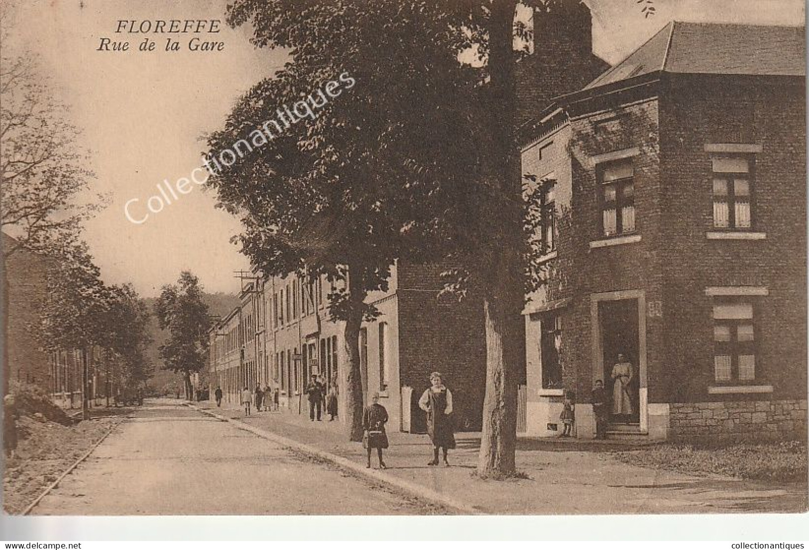 CPA Floreffe - Rue De La Gare -  Non Circulée - Divisée - TTB - Animée - Maison N°88 - Floreffe