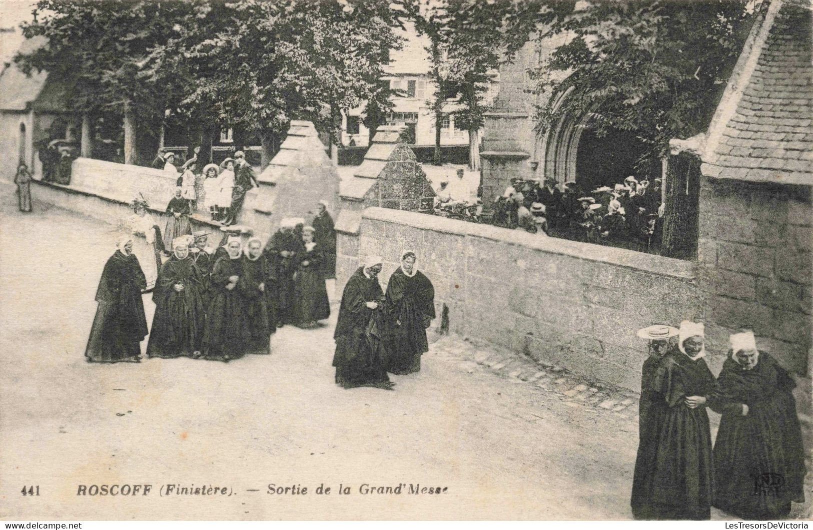 FRANCE - Roscoff - Sortie De La Grand Messe -  Carte Postale Ancienne - Roscoff