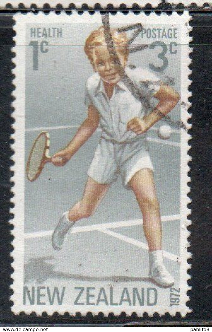 NEW ZEALAND NUOVA ZELANDA 1972 HEALTH MAN AND BOY PLAYING TENNIS 3c + 1c USED USATO OBLITERE' - Gebruikt