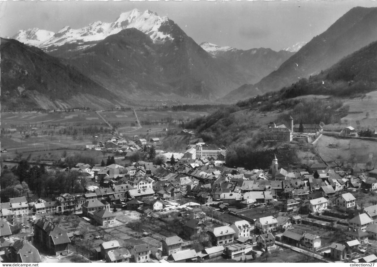 74-FAVERGES- VUE GENERALE AERIENNE - Faverges