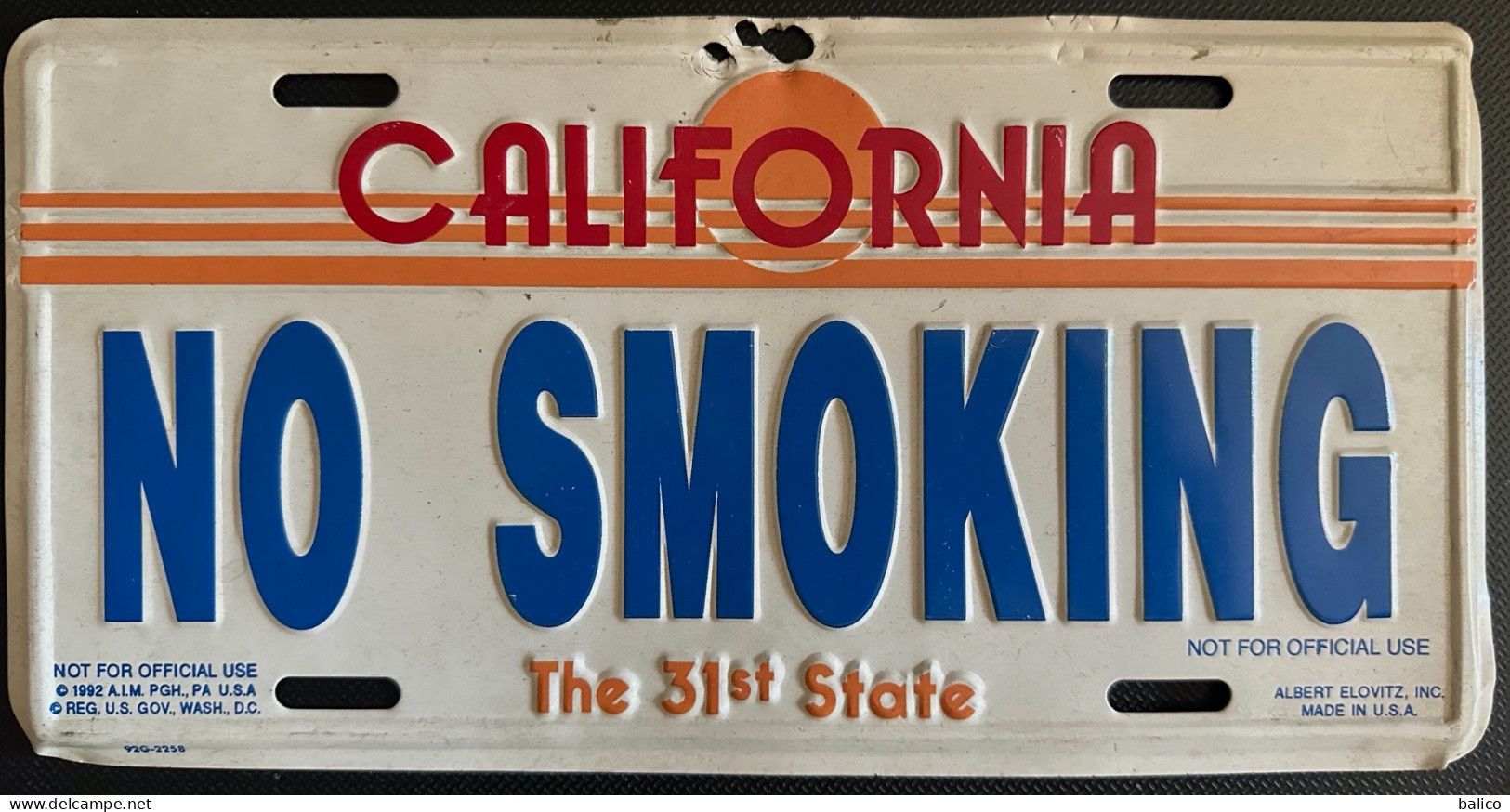 Plaque Métal -   CALIFORNIA  NO  SMOKING - De 1992  Made In USA - Andere & Zonder Classificatie