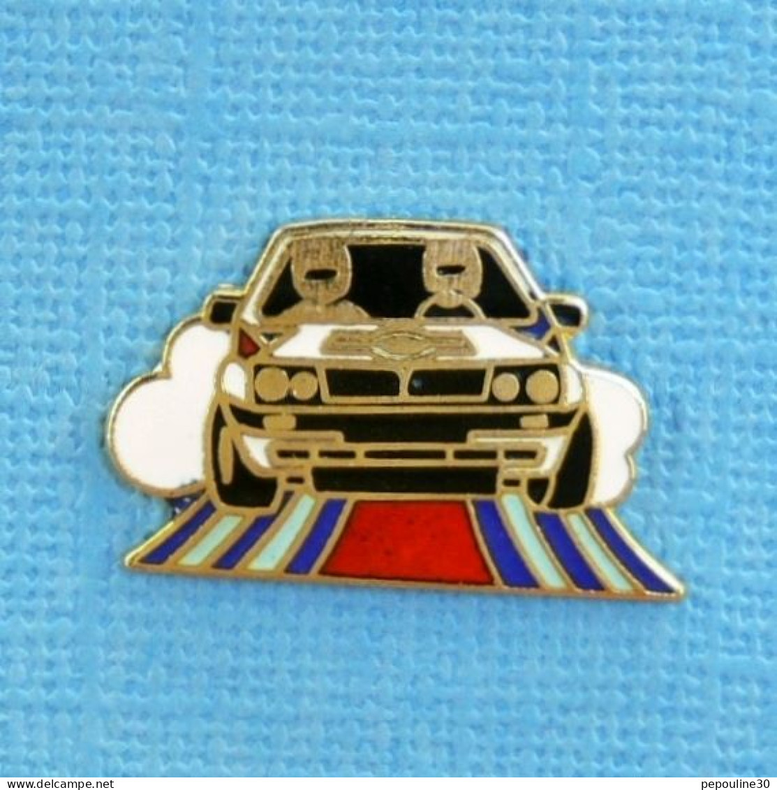 1 PIN'S // ** LANCIA DELTA HF INTEGRALE 16V / MARTINI ** - Rally