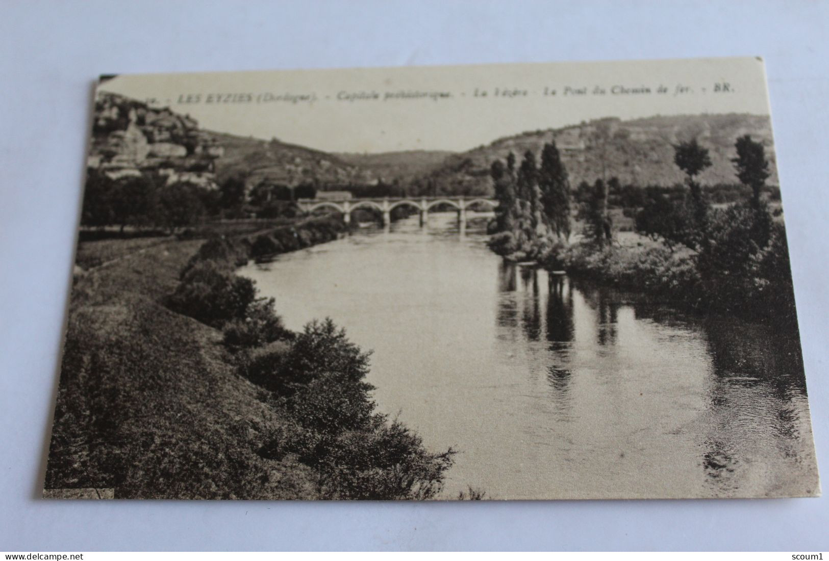 Les Eyzies - Capitale Préhistorique - La Vèzère - Le Pont De Chemin  De Fer - Les Eyzies