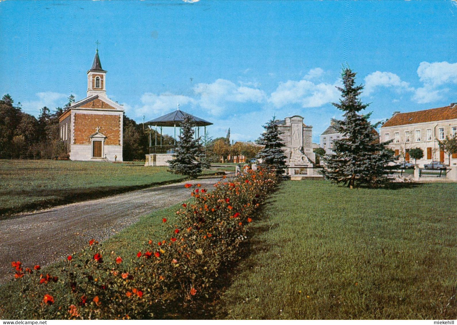 MARCHIN-PLACE-EGLISE-KIOSQUE A MUSIQUE-MONUMENT AUX MORTS - Marchin