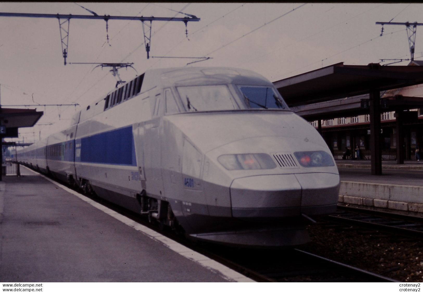Photo Diapo Diapositive Slide Train Wagon Locomotive TGV SNCF Réseau 4501 à MONTARGIS Le 16/06/1993 VOIR ZOOM - Diapositives