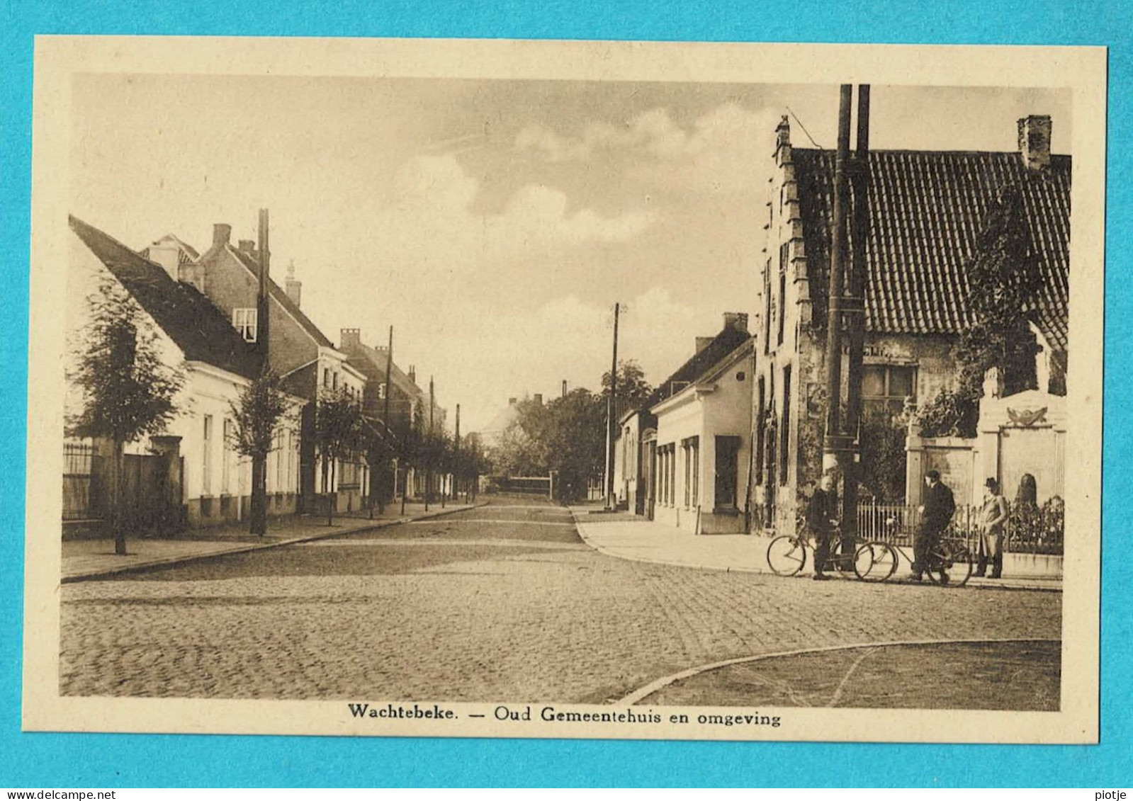 * Wachtebeke (Oost Vlaanderen) * (Uitg Dellaert En De Mol) Oud Gemeentehuis En Omgeving, Animée, Vélo, Old - Wachtebeke