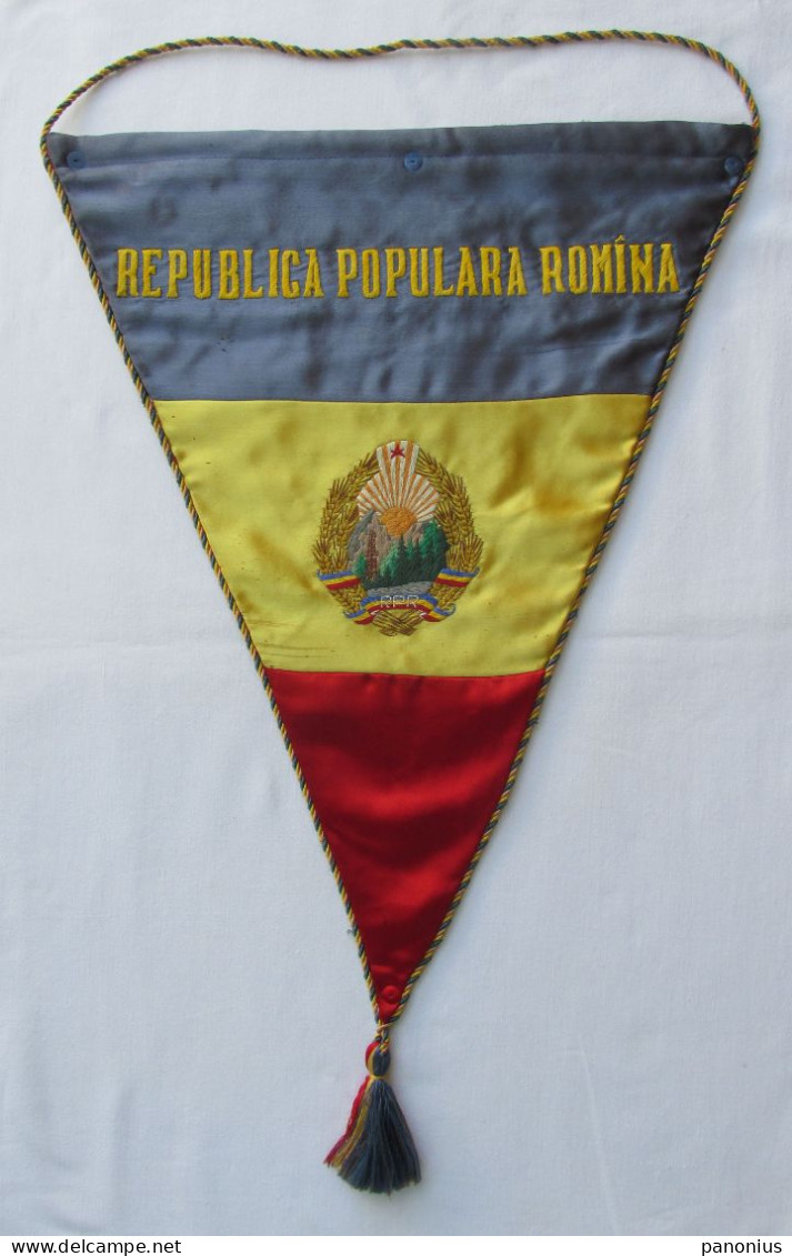 BOWLING PETANQUE - ROMANIA FEDERATION DE POPICE COMMUNISM, OLD BIG WIMPEL PENNANT SILK EMBROIDERED, D 52 X 35 Cm - Bowling