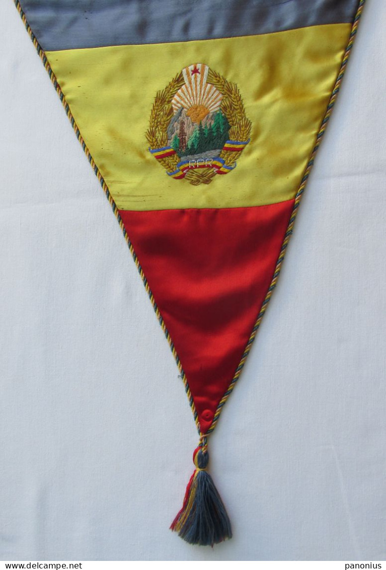 BOWLING PETANQUE - ROMANIA FEDERATION DE POPICE COMMUNISM, OLD BIG WIMPEL PENNANT SILK EMBROIDERED, D 52 X 35 Cm - Bowling