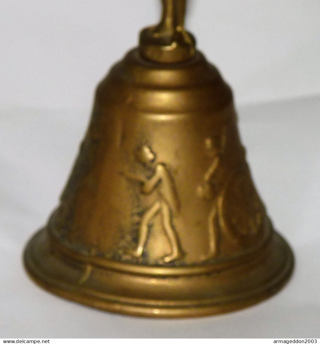 CLOCHE LAITON DECOR NAPOLEON SCENE DE NAPOLEON A CHEVAL MARCHE SOLDATS BE