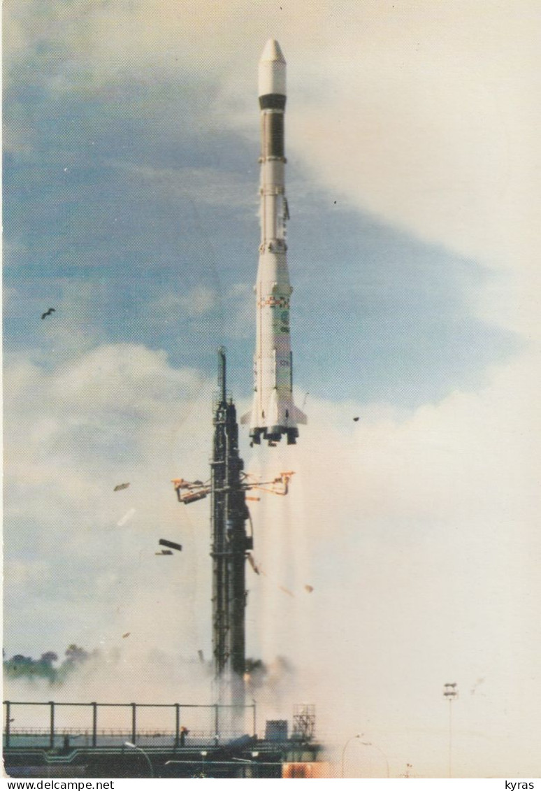 Cpm 10x15. N°8 . Premier Tir ARIANE 1 à KOUROU En1979 (S.E.P. 1947-1987 : 40 Ans De Propulsion) - Espace