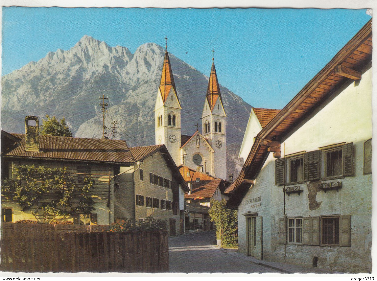 D3804) TELFS - Straßenmotiv Mit Pfarrkirche Gegen Mieminger Kette - Oberinntal Tirol - FLEISCHHAUEREI HUBER - Telfs