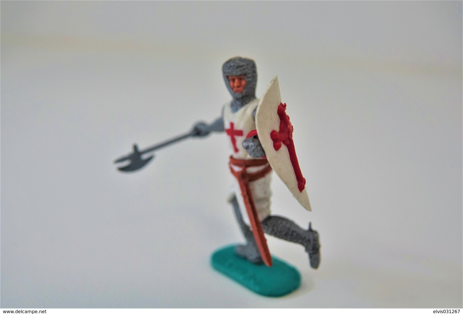 Timpo : CRUSADER WITH BATTLE AXE - 1960-70's, Made In England, *** - Small Figures