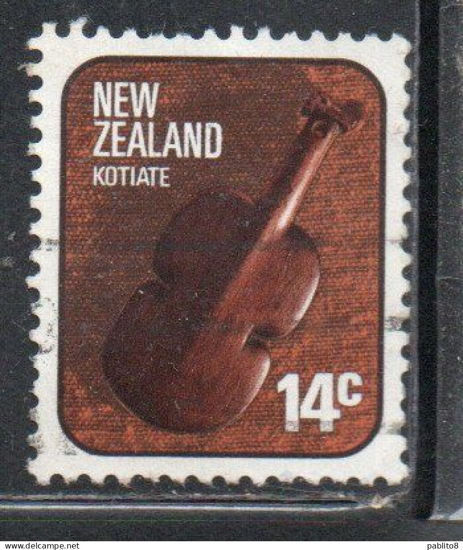 NEW ZEALAND NUOVA ZELANDA 1976 MAORI ARTIFACTS KOTIATE VIOLIN-SHAPED WEAPON 14c USED USATO OBLITERE' - Usados