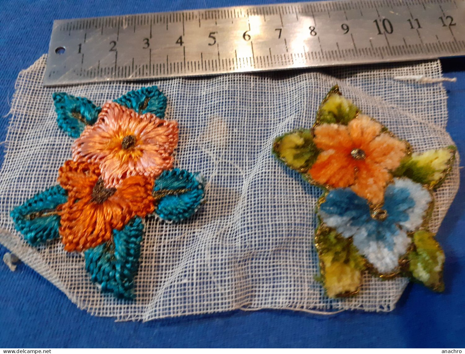 FLEURS BRODERIE à La Main Bouquet De Fleurs à Coudre Satin Et Velours 1928 - Dentelles Et Tissus